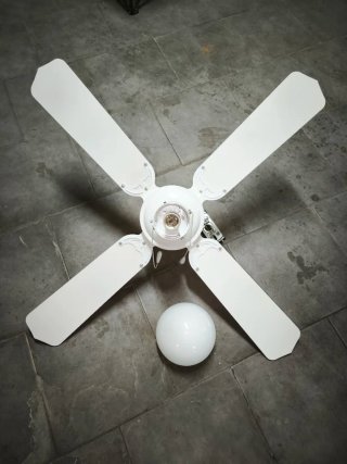 Ventilador de techo blanco