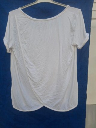 Camiseta  Blanca Talla L. Medidas en descripción