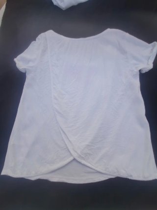 Camiseta  Blanca Talla L. Medidas en descripción