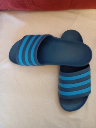 Chanclas Adidas Hombre Azul, tallaje pequeño