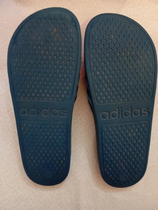 Chanclas Adidas Hombre Azul, tallaje pequeño