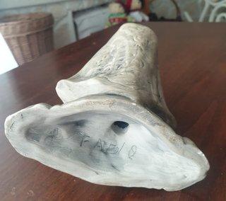 Busto donna in pietra vestito tradizionale