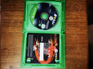 Pacchetto 3 Giochi Xbox One: Call of Duty, FIFA 15, FIFA 18