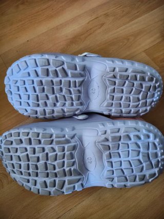 Zuecos tipo Crocs morados