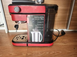 Cafetera Cecotec Cafelizzia 790 Roja