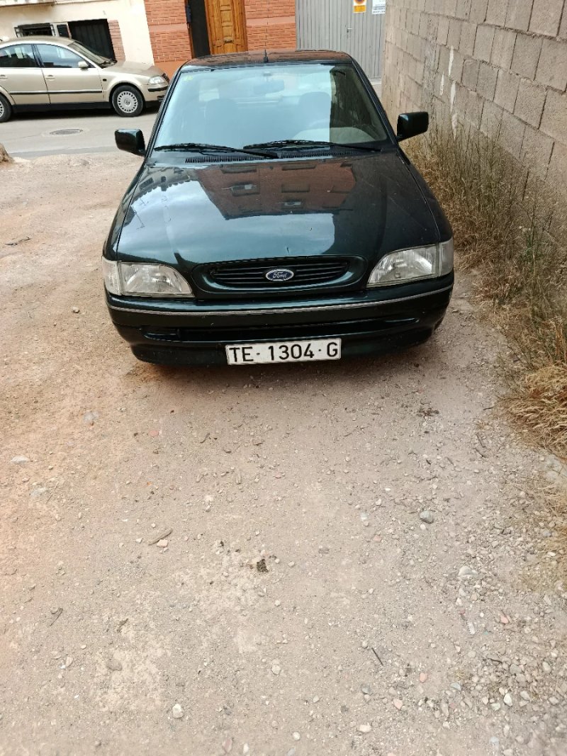 Ford Escort 2015 - foto 1