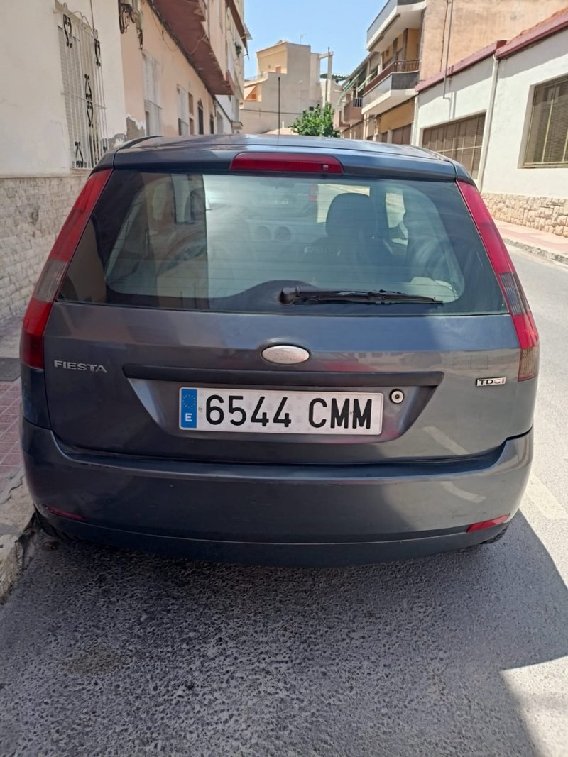 Ford Fiesta 2004 - foto 1