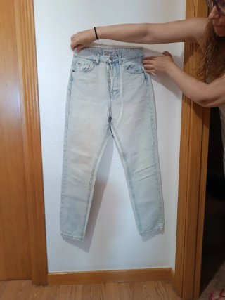 Pantalón vaquero Stradivarius 34