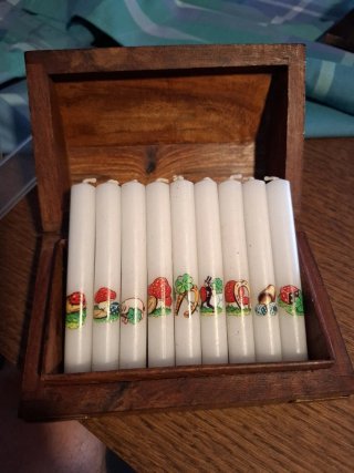 Caja de madera con detalle metálico