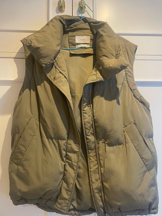 Chaleco Bershka verde oliva