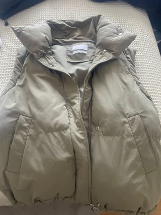 Chaleco Bershka verde oliva