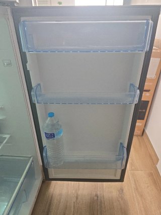 Frigorífico 145cm altura.