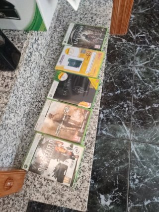 Xbox 360 Slim 250 GB + 2 controller