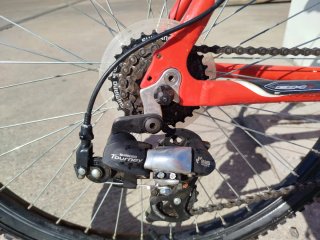 Bicicleta de montaña BH  OverX. Roja