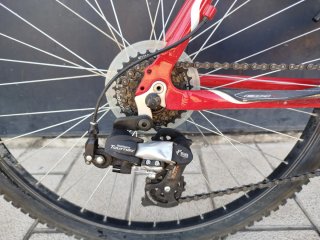 Bicicleta de montaña BH  OverX. Roja