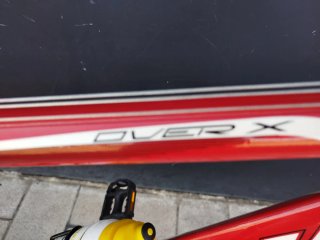 Bicicleta de montaña BH  OverX. Roja