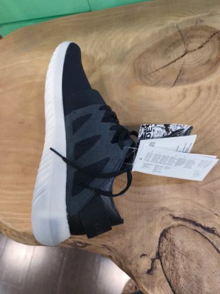Zapatillas Adidas Negras y Grises