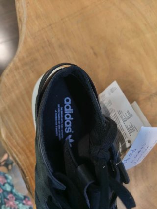 Zapatillas Adidas Negras y Grises