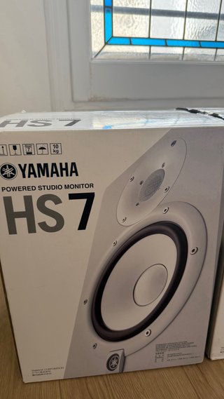 Pareja Altavoces Yamaha HS7 Blancos + Cajas
