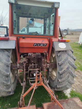 Tractor Fiat 1080 motor diter.