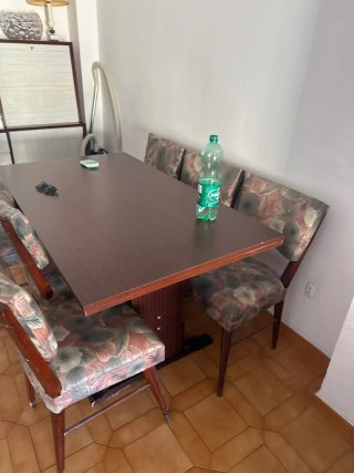 Mesa comedor y 6 sillas tapizadas