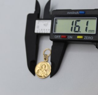 Medalla de oro de 18k. Peso: 2.37 gr.