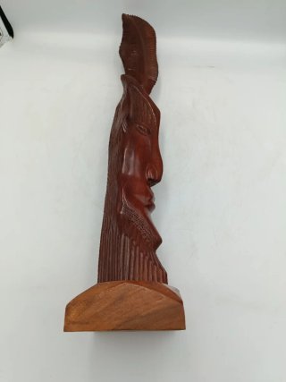 ARTE ÉTNICO TALLADO EN MADERA
