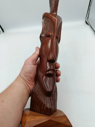 ARTE ÉTNICO TALLADO EN MADERA