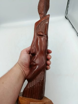 ARTE ÉTNICO TALLADO EN MADERA