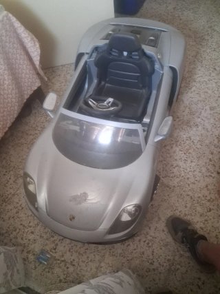 Coche eléctrico infantil