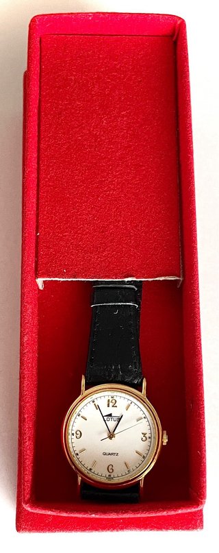 Reloj Lotus Mujer Dorado y Negro