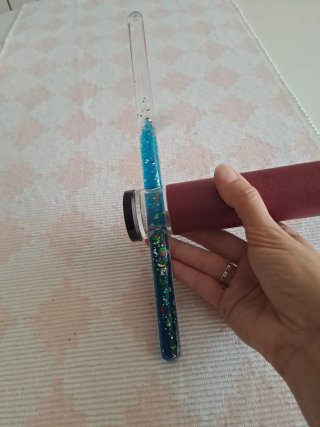 Caleidoscopio con figuras y purpurina