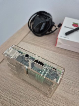 Raspberry Pi 3 Model B con accesorios