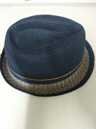 Sombrero de verano beige y azul
