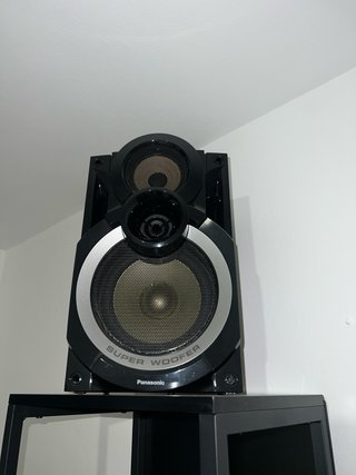 Equipo de música Panasonic con altavoces