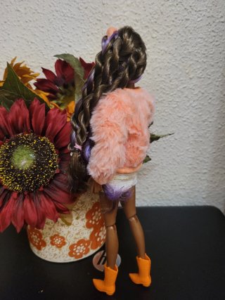 Muñeca Barbie articulada con conjunto y accesorios