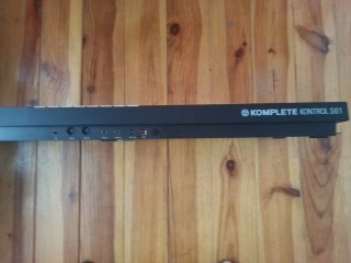 Teclado Controlador MIDI Komplete Kontrol S61 MK2