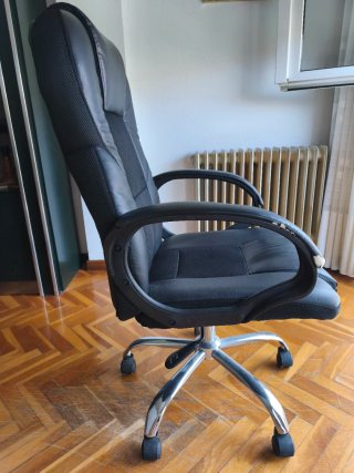 Silla de oficina cuero negra con ruedas