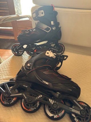 Patines en línea, casco y protecciones