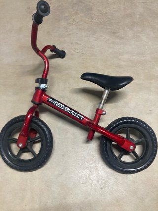 Bicicleta de equilibrio roja Chico