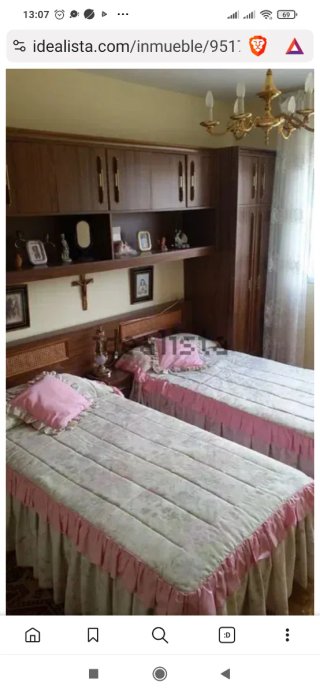 Muebles de salón, habitación, canapé y sofás