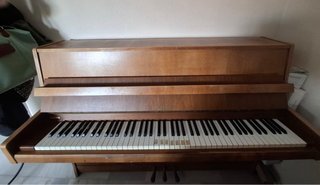 Piano PETROF