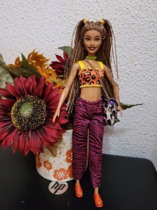 Muñeca Barbie con ropa moderna