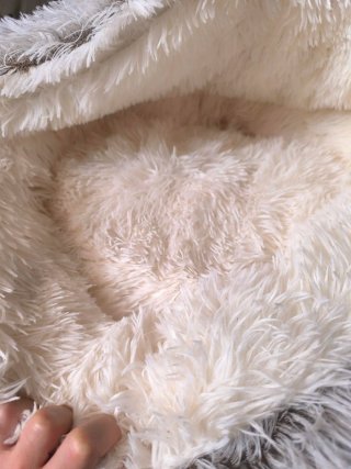 Cama nido suave pelito beige y blanco