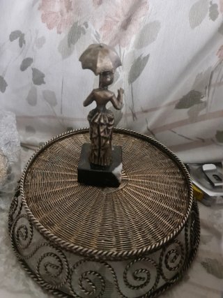 Dama del paraguas" escultura original J.Roig Solé