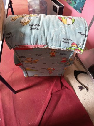 Sillón infantil estampado mapa
