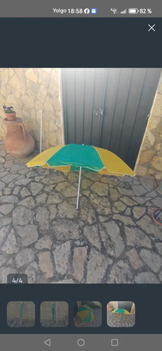 Sombrilla de playa verde y amarilla