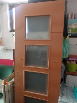 Puerta madera con 4 cristales