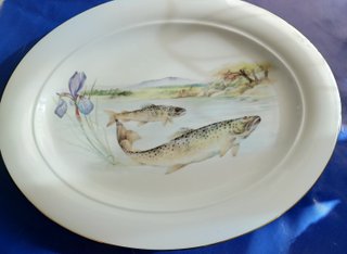 Vajilla de porcelana con peces