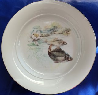 Vajilla de porcelana con peces